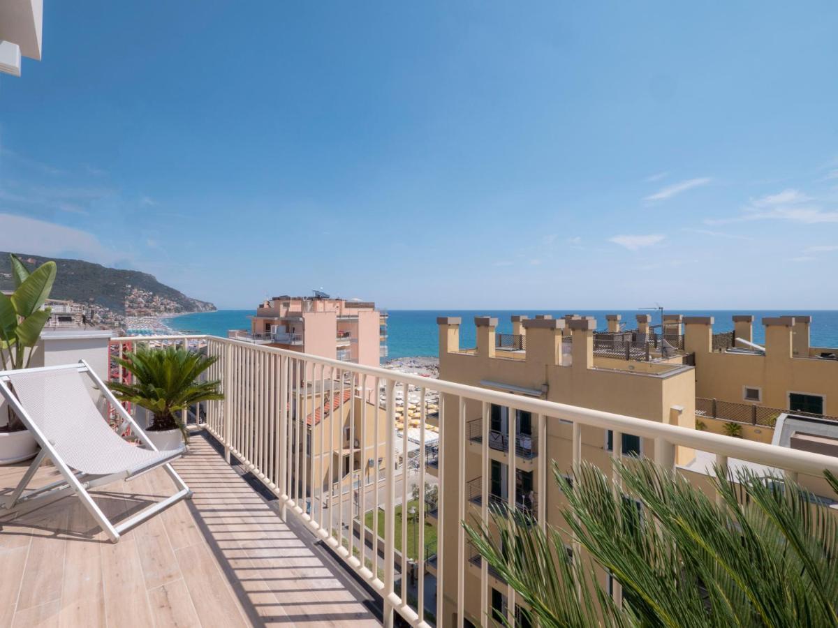 Hotel Continental Pietra Ligure Exterior foto